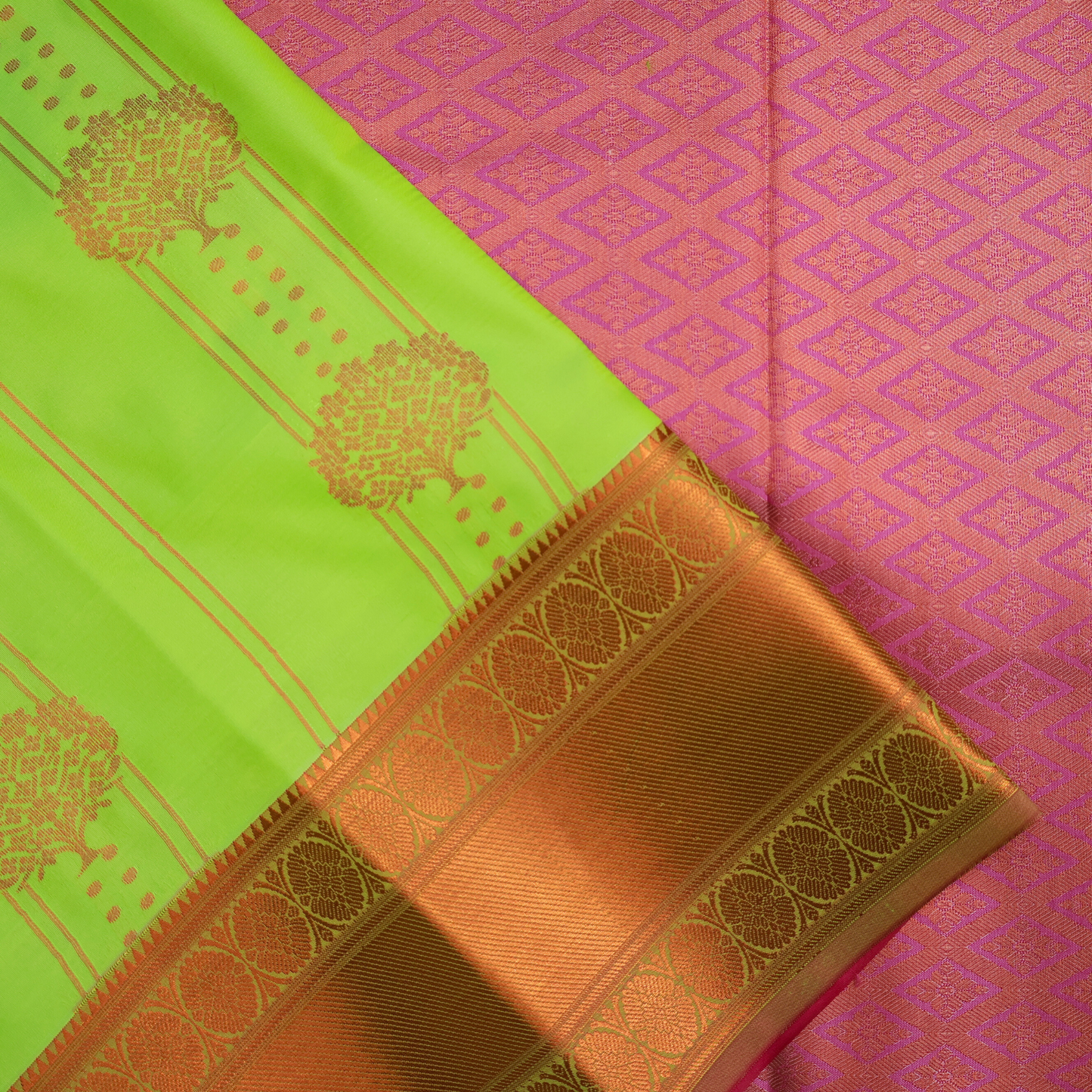 Lime Green Handloom Kanchipuram Saree with Pink Pallu and Contrast Blouse SB008