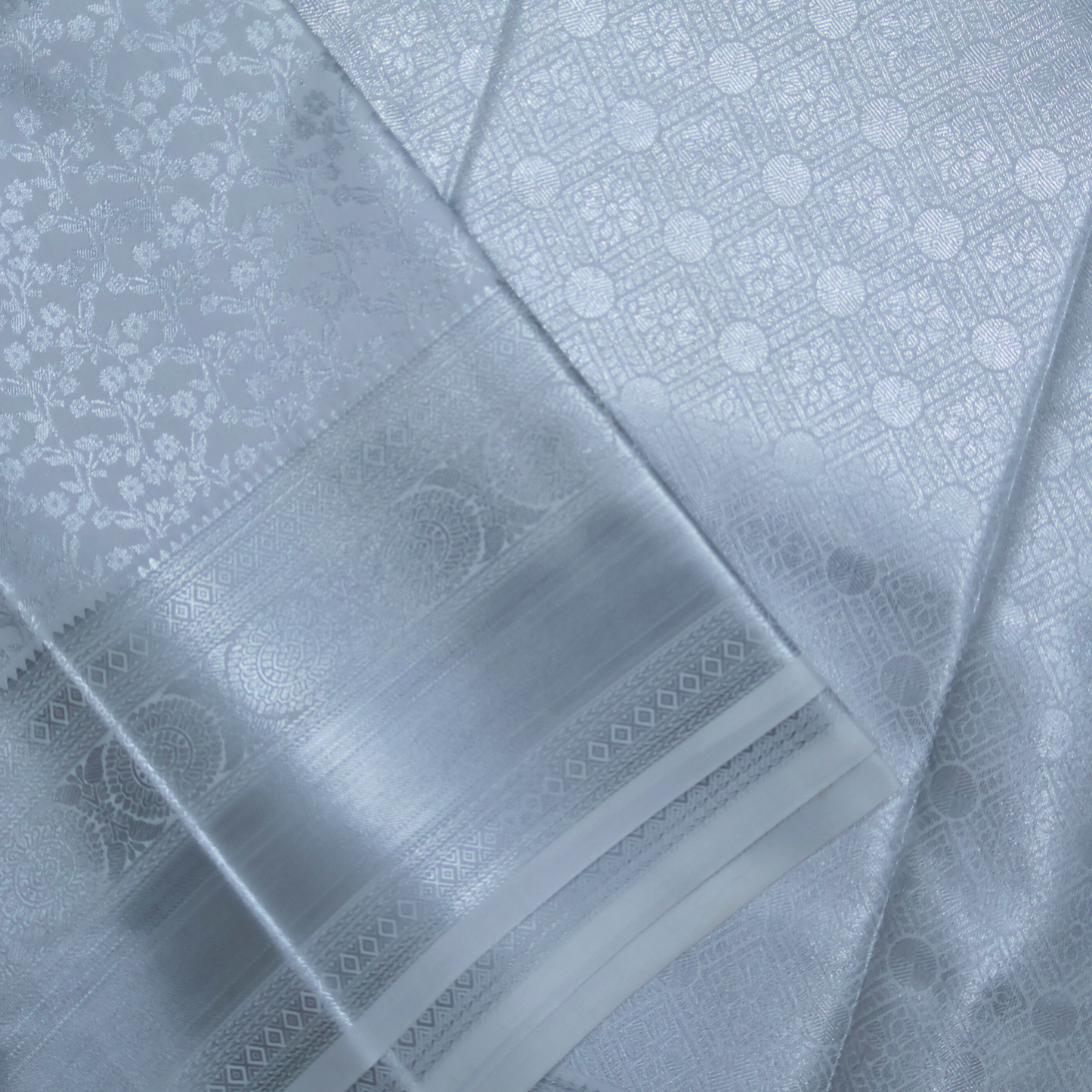 Silver Kanchipuram Silk Saree with Matching Blouse and Silver Zari Border BS021