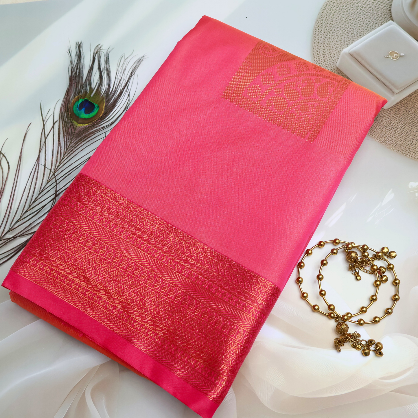 Pink Soft Silk Saree with Lustrous Olive-Green Pallu ES28