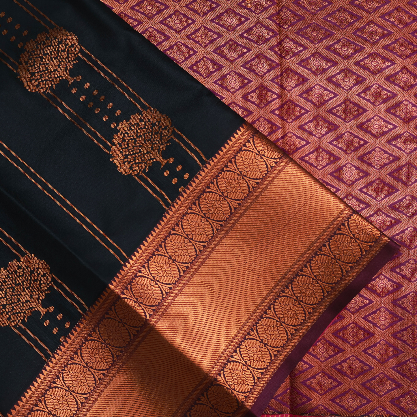 Black Handloom Saree with Pink Pallu SB011